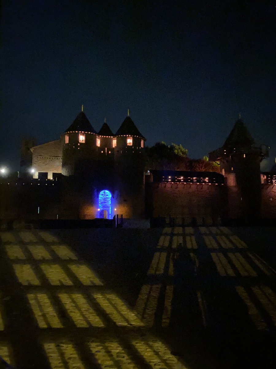 Bonne nuit de ma Cité 🌛

#photo #night #myCity #streetphotography #photoofthenight