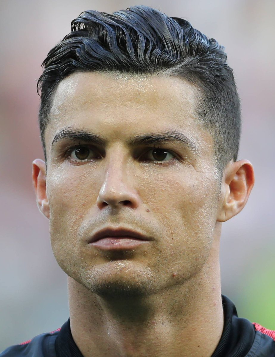 lnstantFoot's tweet photo. 🇦🇷 Lionel Messi (33 ans)
 Matchs : 861 
 Buts : 700 
 Passes décisives : 320 

🇵🇹 Cristiano Ronaldo (35 ans)
 Matchs : 1004 
 Buts : 728 
 Passes décisives : 262 https://t.co/ML04KYEqM8