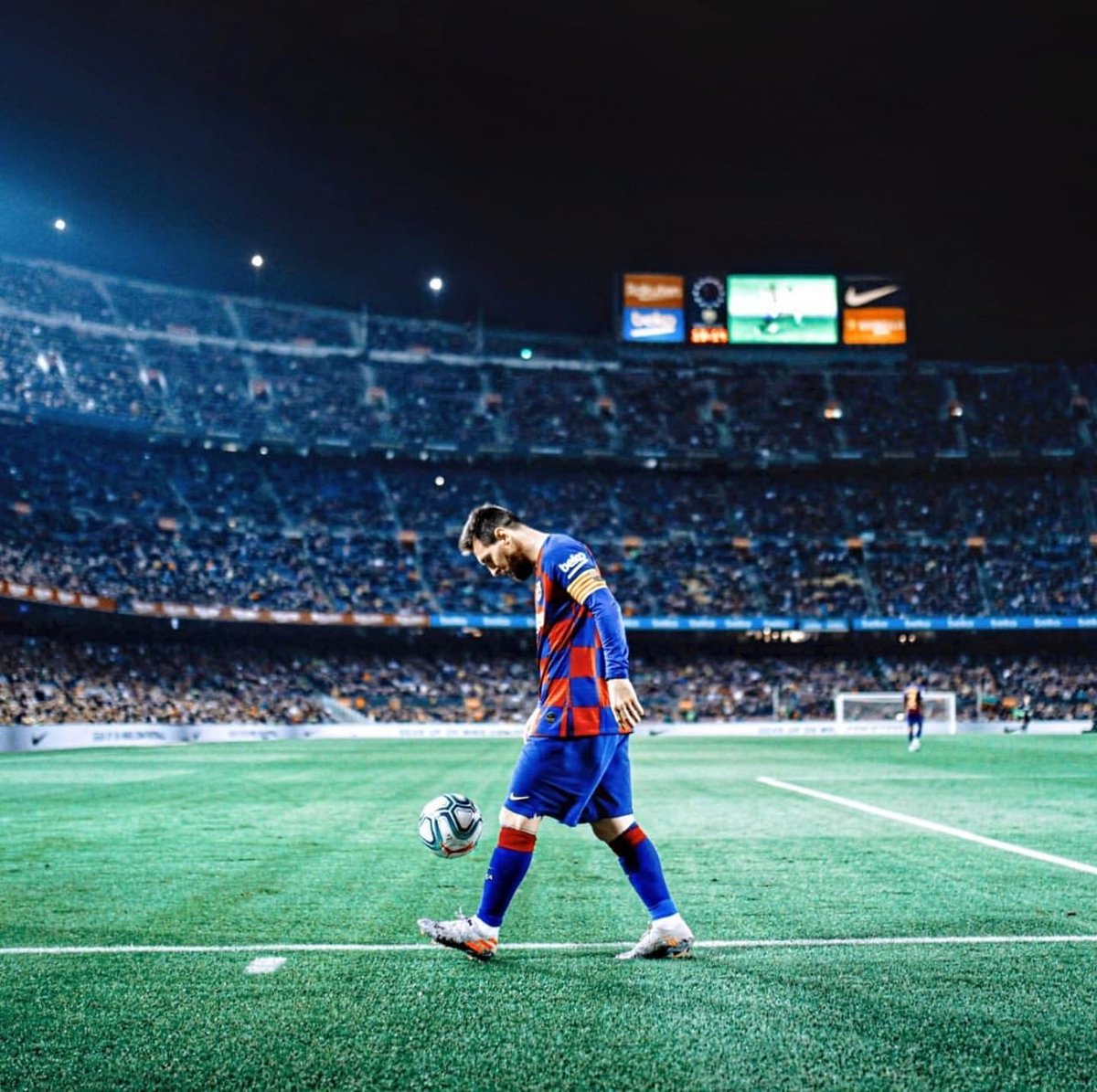 lnstantFoot's tweet photo. 🇦🇷 Lionel Messi (33 ans)
 Matchs : 861 
 Buts : 700 
 Passes décisives : 320 

🇵🇹 Cristiano Ronaldo (35 ans)
 Matchs : 1004 
 Buts : 728 
 Passes décisives : 262 https://t.co/ML04KYEqM8