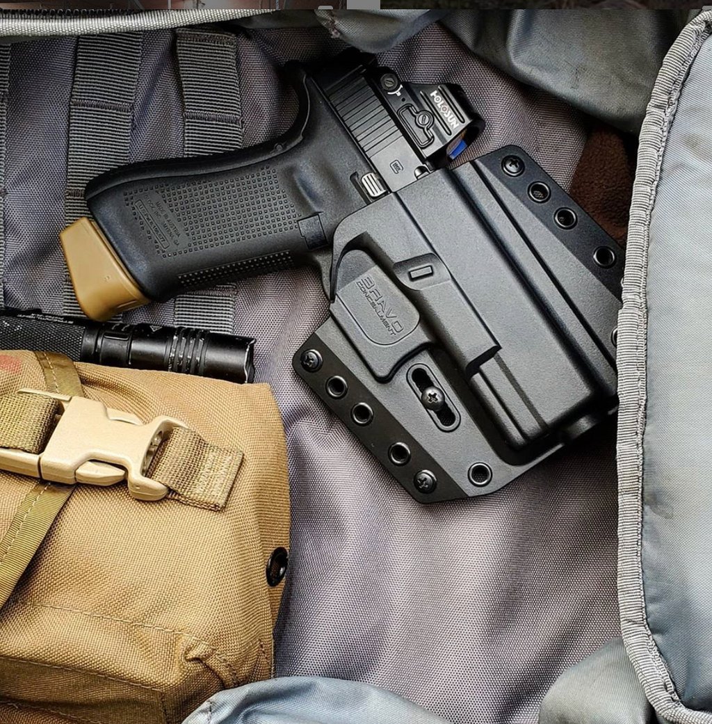 BravoHolsters's tweet photo. What's in your bag?
Picture from @midwestgunz44
#glockinc #glock #glockgen5 #glock45 #glock45mosfs #glockmos #glockporn #glockperfection #austineering #mulletglock #bravoconcealment #holosun407c #holosun https://t.co/WxItYwe6d1