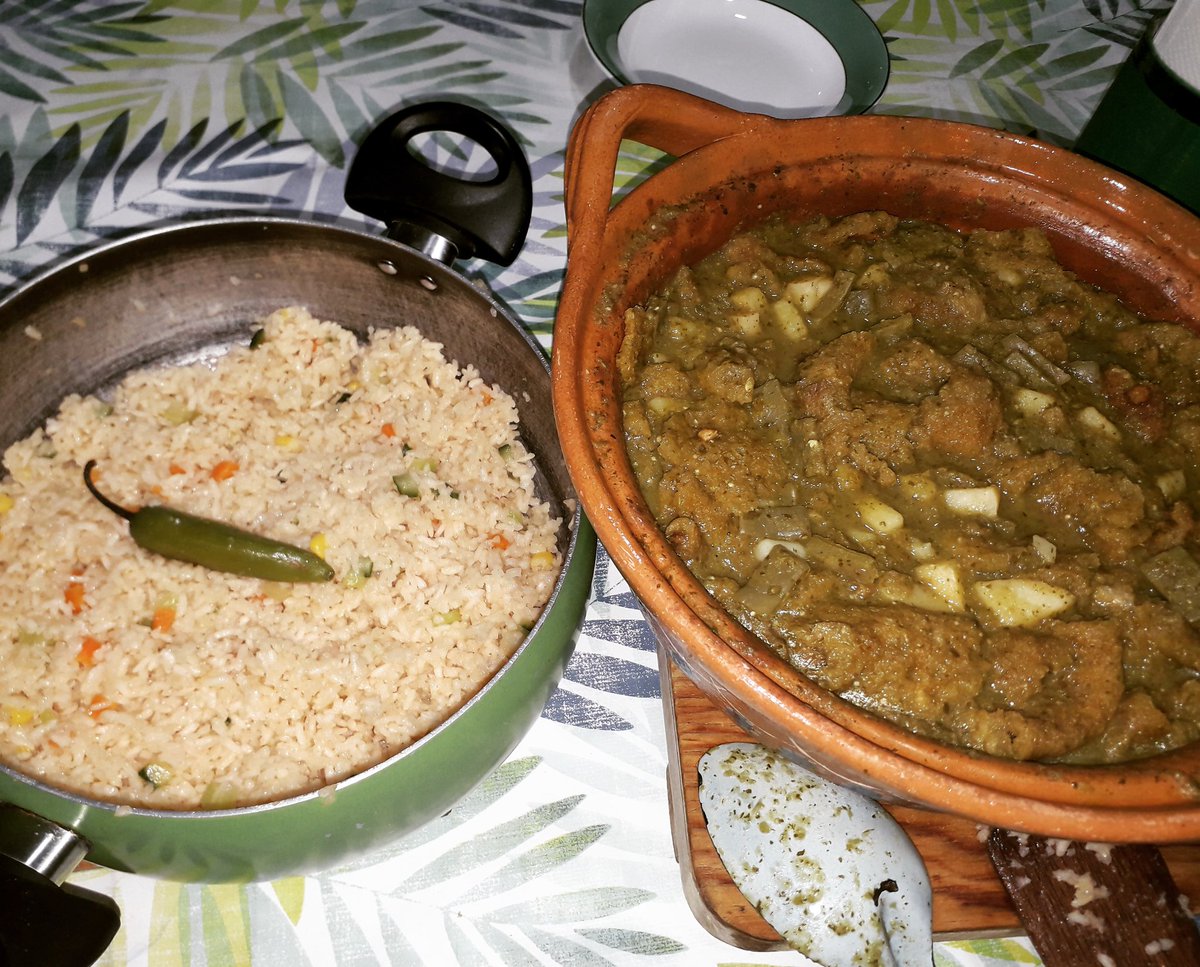Ppargaez1's tweet photo. @Olallo_Rubio hoy cociné escuchando #Convoynormal.
Preparé chicharrón en salsa verde y arroz. https://t.co/LHG6zwsxfM