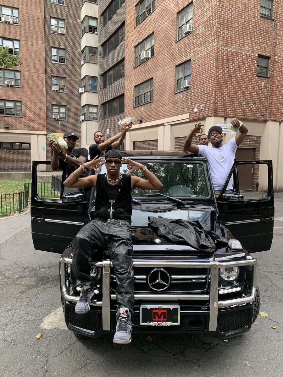 bloody_osiris's tweet photo. Niggas Look Mad ! You Pose’ 2 Be Happy I’m Free https://t.co/vr6WMtsX25