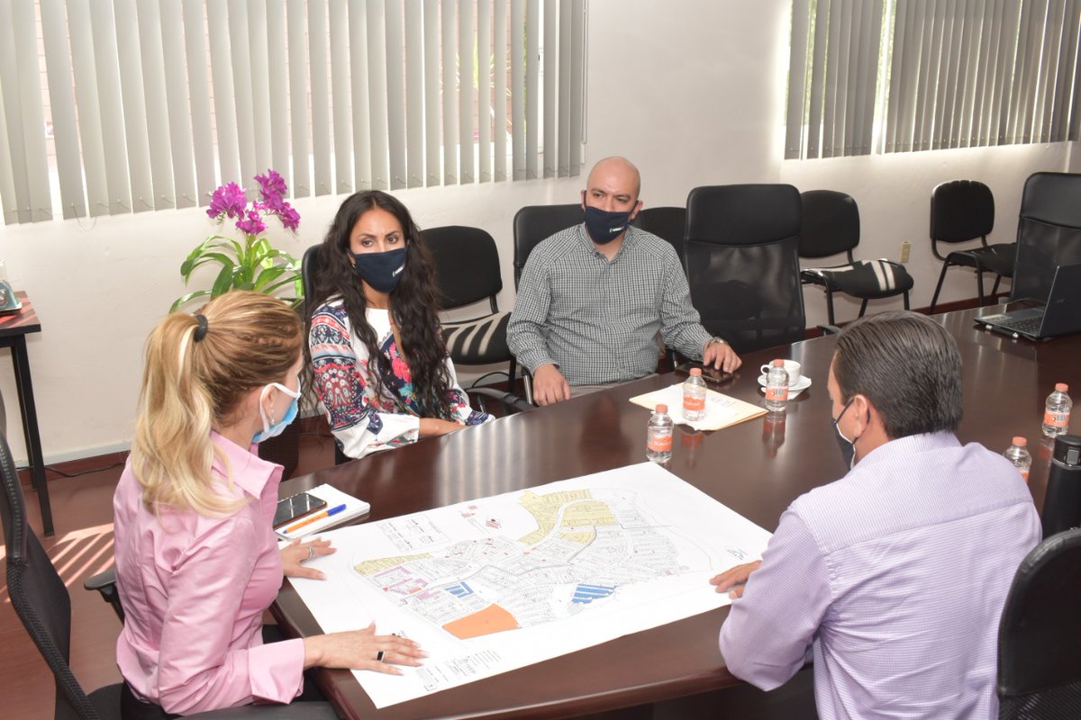 HuertaYesmin's tweet photo. En reunión con integrantes del despacho del gobernador, el regidor y equipo del municipio y representantes de la Maestranza, dando atención a su solicitud de municipalización. 
#MichoacanSeEscucha https://t.co/z4GkHgHZQO