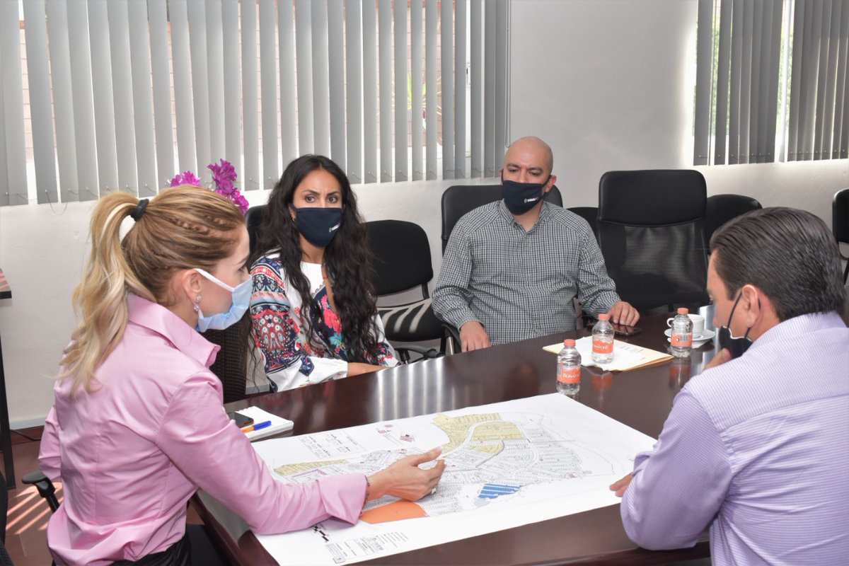 HuertaYesmin's tweet photo. En reunión con integrantes del despacho del gobernador, el regidor y equipo del municipio y representantes de la Maestranza, dando atención a su solicitud de municipalización. 
#MichoacanSeEscucha https://t.co/z4GkHgHZQO