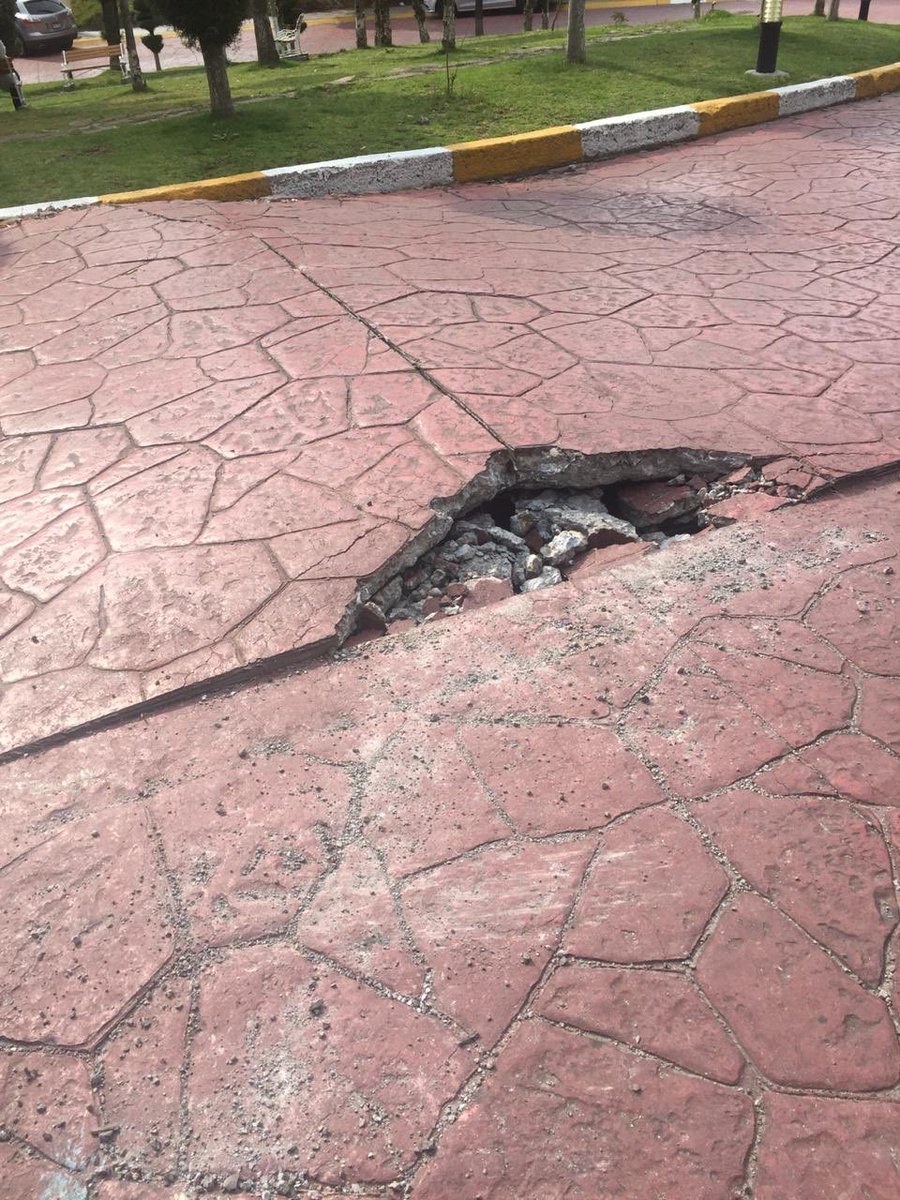 rejas's tweet photo. por favor revisen en Lomas del Sol !!! ⁦@EnriqueVargasdV⁩ https://t.co/sTccljJl5h