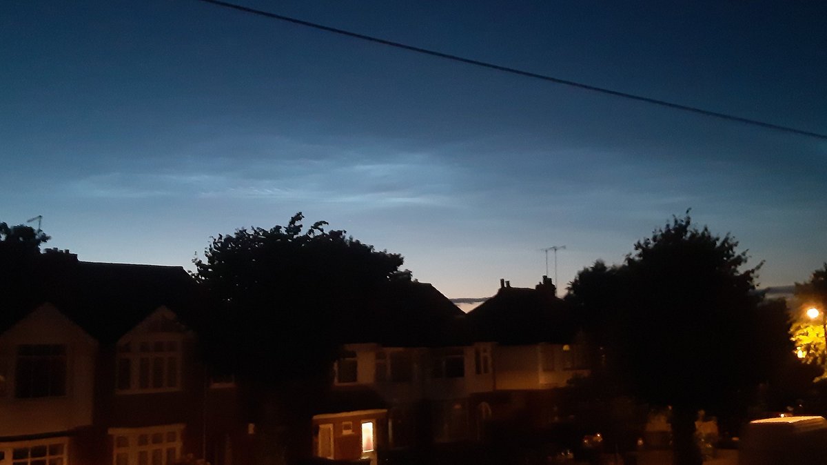 mwills965's tweet photo. #NLCnow #noctilucentclouds tonight @NLCalerts central England https://t.co/DSMDkZNT4t