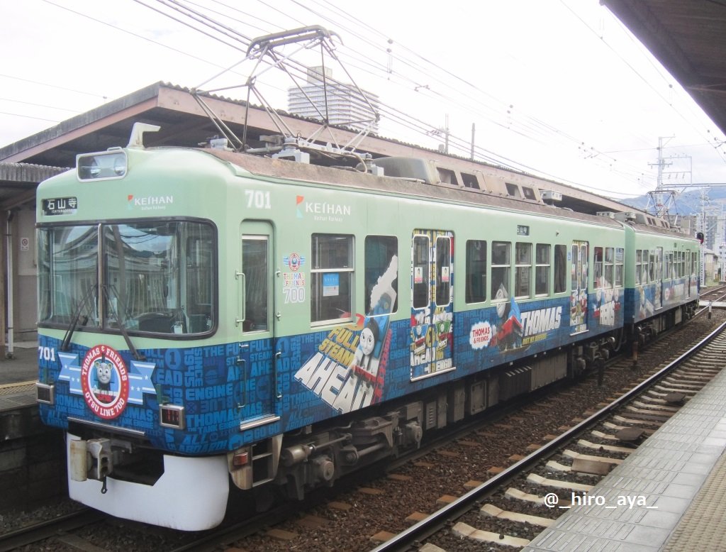 _hiro_aya_'s tweet photo. 京阪大津線、７００形７０１号。
５年前は｢きかんしゃトーマス号｣ラッピングだった701F。駅のホームでこの電車が来ないかな？と待ち受ける親子の姿も時折見かけた… 
📷2015.11 #石坂線 #大津線 #701の日 https://t.co/PNaIg0DZIE