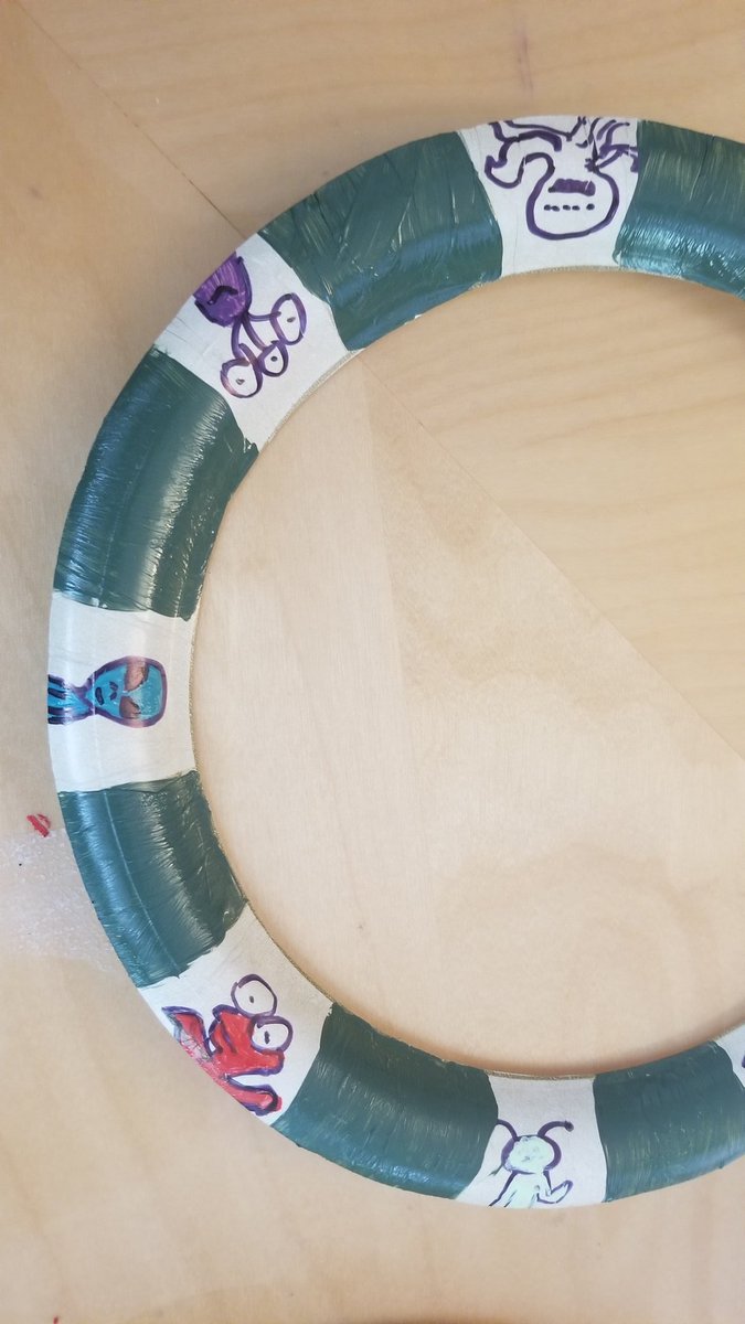 sillbaram's tweet photo. Alien Frisbee! https://t.co/7jguFJolpK