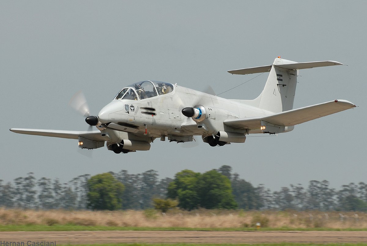 PucaraD's tweet image. Se asigna presupuesto de U$S8M a @fadea_oficial para la 
remotorización y remoción de obsolesencias en los aviones A-575/582/585/588 para su conversion. 
Se finaliza la certificación e integración del pod #ISR al #PucaraFenix. #IIIbrigada #pucara #garrett