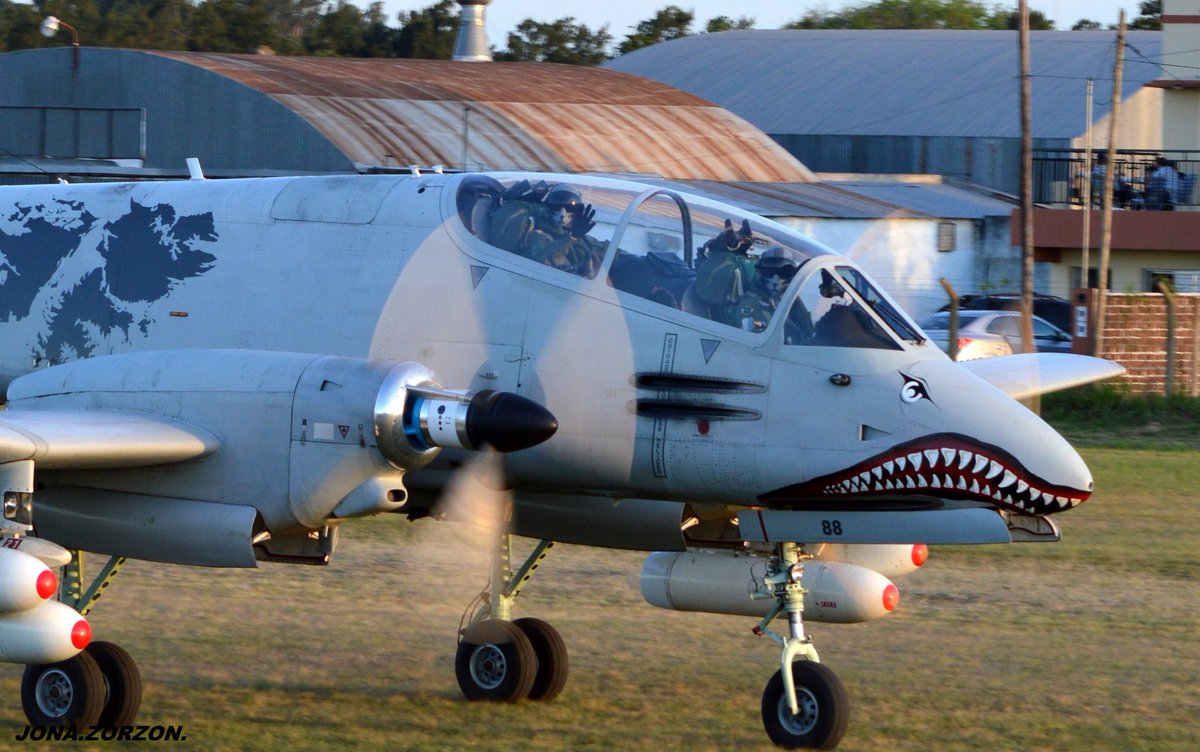 PucaraD's tweet image. Se asigna presupuesto de U$S8M a @fadea_oficial para la 
remotorización y remoción de obsolesencias en los aviones A-575/582/585/588 para su conversion. 
Se finaliza la certificación e integración del pod #ISR al #PucaraFenix. #IIIbrigada #pucara #garrett