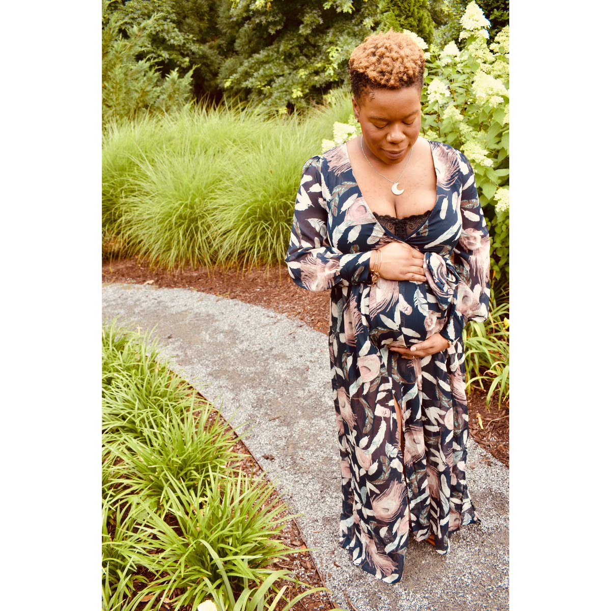 Tiffunniest's tweet photo. Empress in a Moon garden. #BlackPregnancy #BlackMoms #BlackMotherhood #QueerPregnancy #QueerMoms #QPOC #QueerFamily #QueerCouples #TransCouples #LGBTQ #Spirituality #Wellness #Creativity #Fertility #IVF #IUI #LifeCoach #BirthWorkers #BlackBirthWorkers #BirthingTheEmpressWithin 🌙 https://t.co/iYd7aAS9Ee