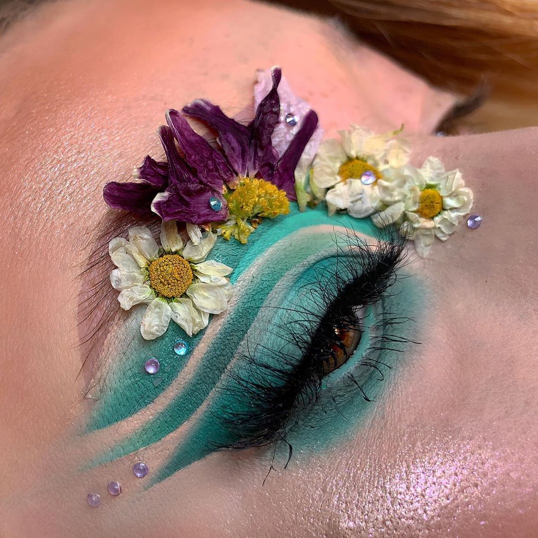 LoveshyLondon's tweet photo. 🌻☀️Summer Vibes 🌻☀️
..
@makeupbyycourt has made this beautiful look for her eye shadow, using our mascara for maximum volume lashes! 🔥
..
You can shop our collection through the link on our Social media pages! ✌
.️.
#Everydaymakeup #Summerlooks #Beauty #Crueltyfree https://t.co/SayIE0itBm