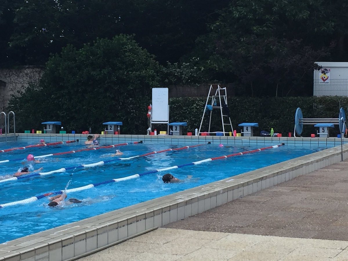 COSNatation49's tweet photo. Ça y est c’est reparti pour les entraînements à la #piscine 😀 de #Chalonnes dans le respect du #protocole et des #gestesbarrières Tout le monde a son #pullbuoy offert par le club et est motivé !! 🏊🏻♂️🏊🏼♀️ https://t.co/VrSeudWCz7