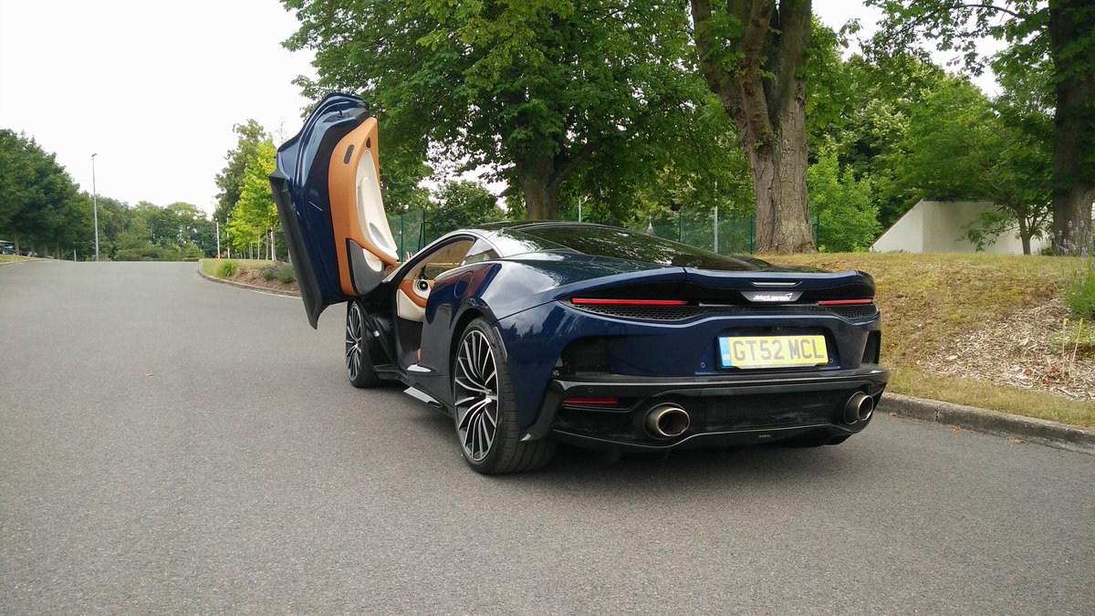 AUTOMOTIVPRESS's tweet photo. Nous participons à la 1ère grande opération de @AM_AM_France, 21 marques regroupées pour des essais mutualisés sous son pavillon. Nous en avons profité pour essayer les @McLarenAuto 720S et GT... #pompeafeu #McLaren #AMAMFrance https://t.co/oJWBPKt2vc