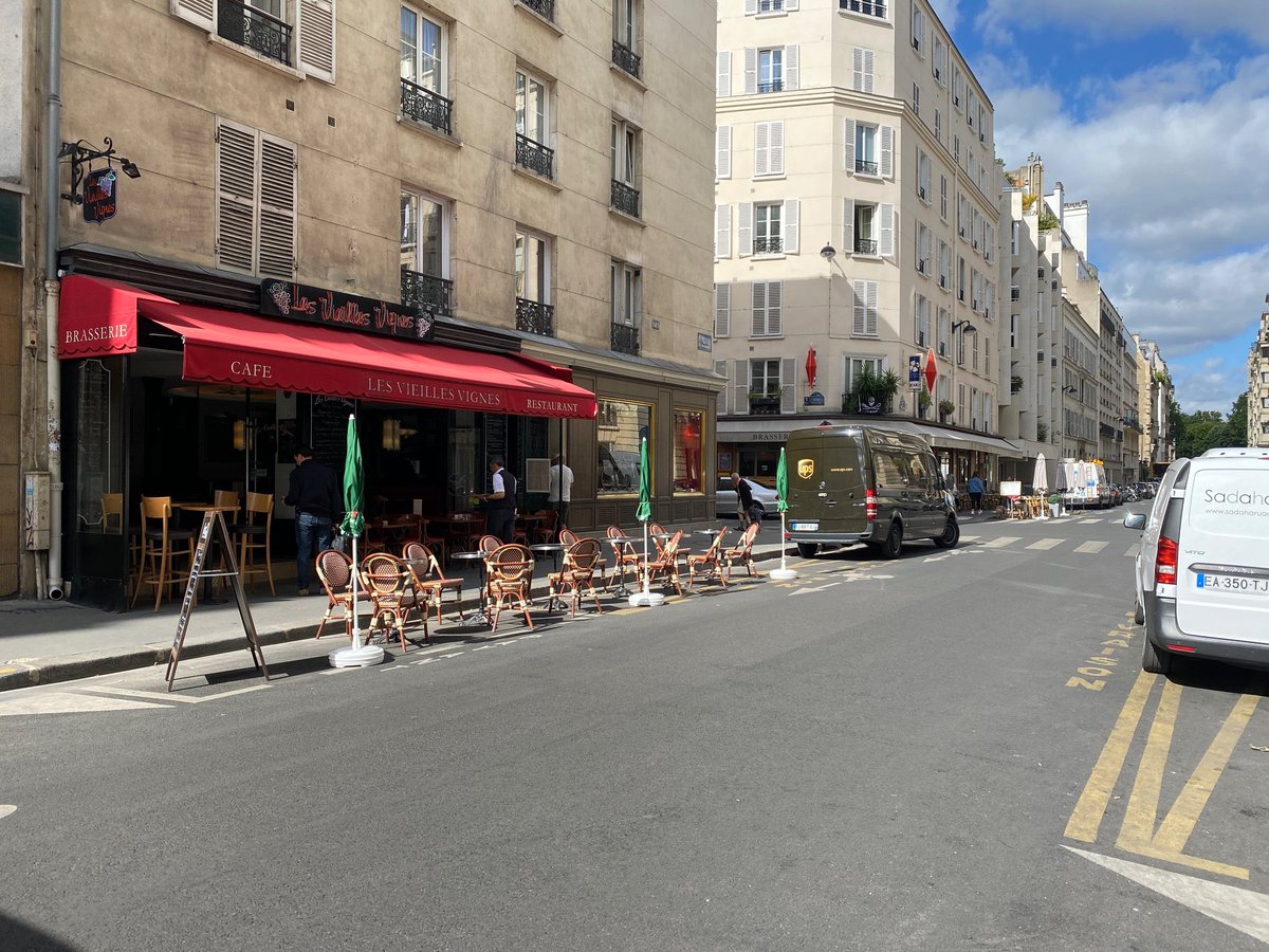 Benioff's tweet photo. If France can do this why can’t California?  Vive La France. ❤️🇫🇷
1. No virus.
2. Masks required inside.
3. Parking spaces turned into outdoor venues for busines. https://t.co/G1VSLQ0RRD