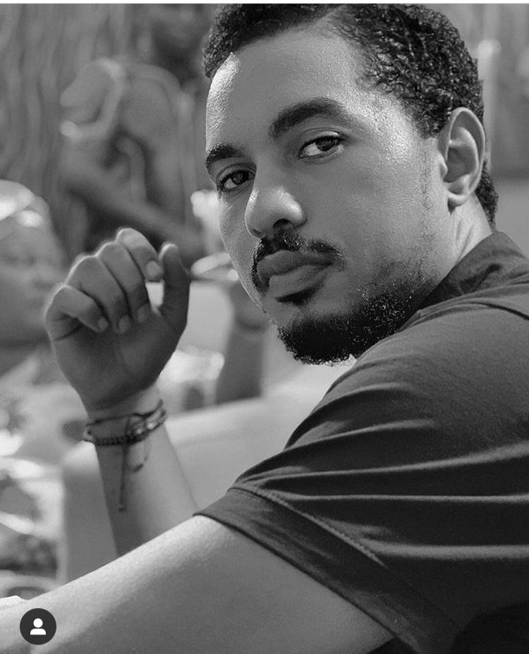 AmahTrendy's tweet photo. Hey fam... trust you had a lovely day... 
hope you voted for @Bentouitou_ today.. if No then, you still have the chance to. Just click on the link https://t.co/cjCiGpK8Jl and cast your vote. We have to bring this home. #classicalactor #screamawards #Lugions https://t.co/d936PVL4lq