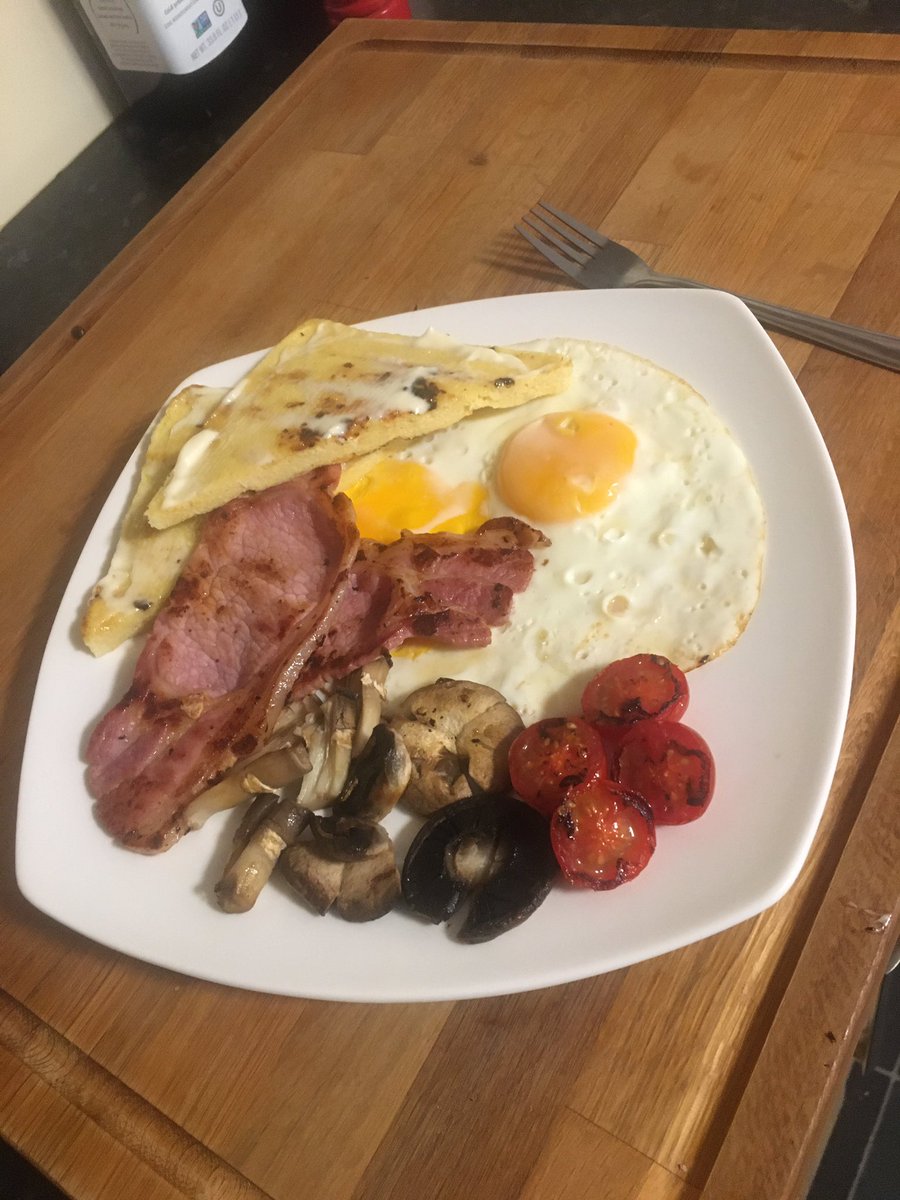 KTO_GNX's tweet photo. #PreWorkout @xtend_uk #BCAA & #Creatine
#PostWorkout @myproteinuk #ImpactWhey and #Keilbasa
Then #Bacon #Eggs #Tomatoes #Mushrooms + 90sec #Almond #Bread.
Get in my Belly!
#ketoweightloss #ketofood #fasting #OMAD #intermittentfasting #diet #ketosis #ktognx #lowcarbdiet #food https://t.co/zIr00g6Lcb