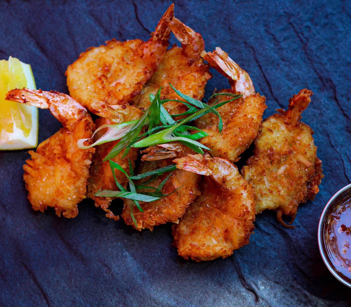 SeawalkRestaur1's tweet photo. Crispy golden coconut shrimp with thai chili sauce to start your dinner tonight😉Open for outdoor dining everyday from 3:00-10:00pm 🙌🏽 #inwood #uptown #washingtonheights #dyckmanstreet #manhattan #restaurant #nyc #newnormal #sidewalkcafe #summer #summervibes #outdoorseating https://t.co/YthFLsPIJy