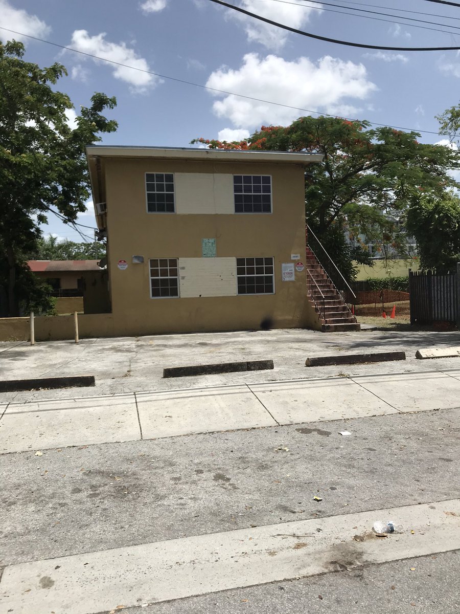 XavierLSuarez1's tweet photo. 1/2: This complex located in West Grove is owned by the Thelma Gibson Health Initiative and will be completely rehabbed. The 6 one-bedroom units will be rented for $700/mo. Thanks to our community partner @HomeDepot for donating the paint. #community #reversegentrification https://t.co/VClyuJozyf
