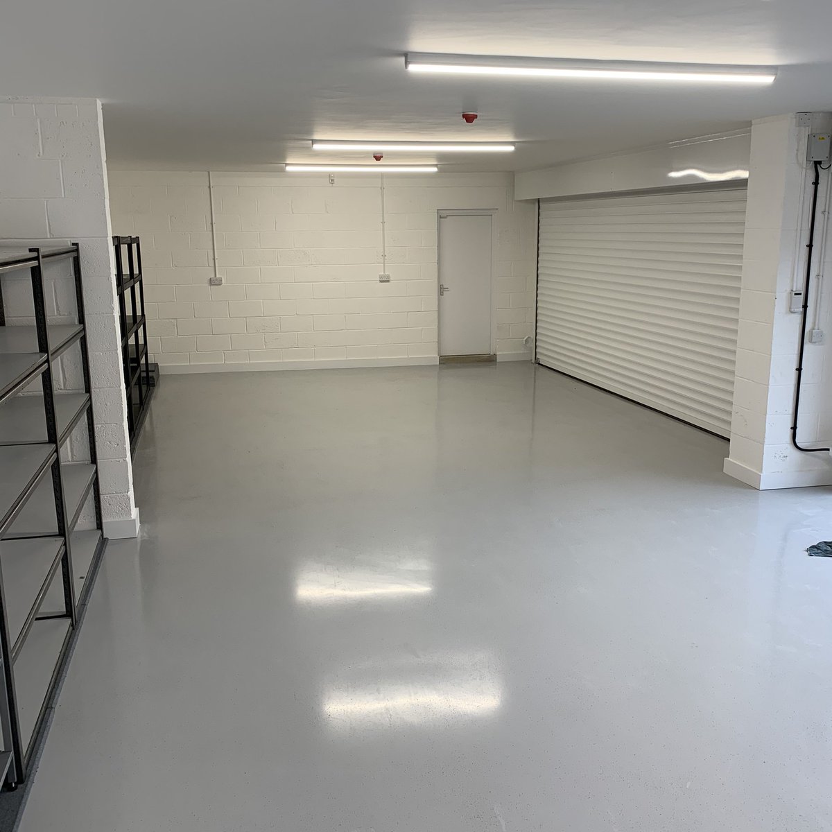 walkerconstruc2's tweet image. Resin floor looking sweet from the boys @SignatureResin 🔥🔥another double garage to be built so you will have another to do to match 😜