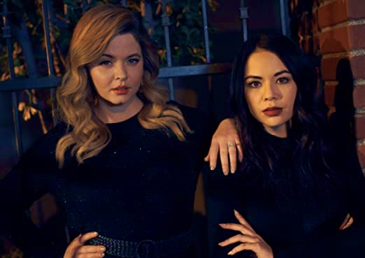 PreviouslySerie's tweet image. #PLLThePerfectionists
#PrettyLittleLiars

⚠️ATENCIÓN⚠️

@JanelParrish y @SashaPieterse abordan la trama abierta de Alex y Mary Drake:

@JanelParrish: “Se escaparon. Si la serie continuase, me habría encantado que regresasen”

@SashaPieterse apunta: “Quizá Mary era el Profesor”