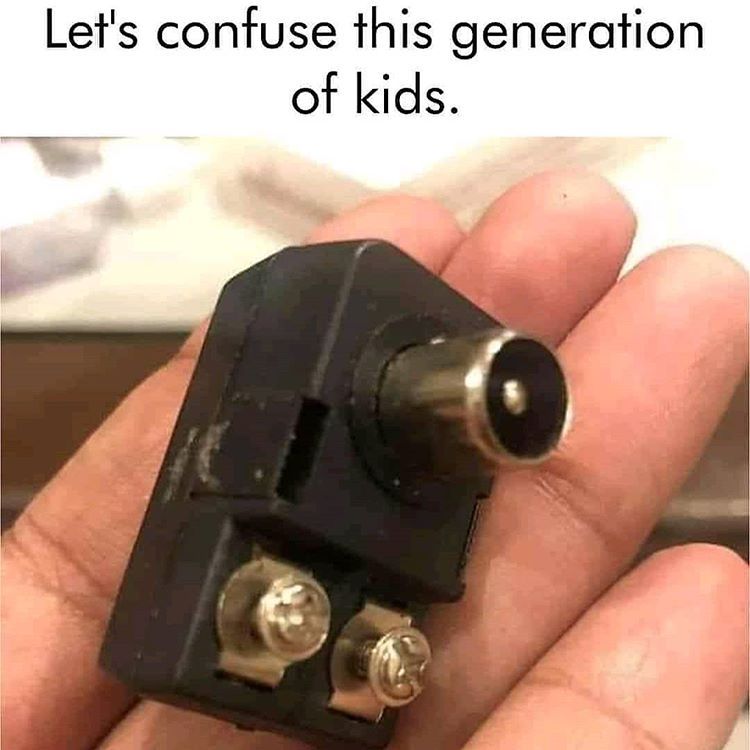 iphonegalaxymd's tweet photo. Let's confuse this generation of kids
#electronics #diyelectronics #electroniclovers #digital_electronics #electronspark #electronicsolvers #electronicsolution #electronicsengineering #transistor #voltage #electrical #electricalengineering #electricalengineers #ohms #wires https://t.co/XmK6jVDmxD