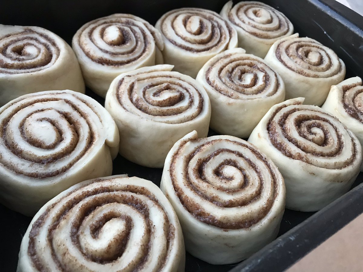 veeniezgal's tweet photo. Amoy cinnamon na naman tong bahay. Saraaaaap! #currentlybaking #cinnamonbun https://t.co/E8QKvFnWSh