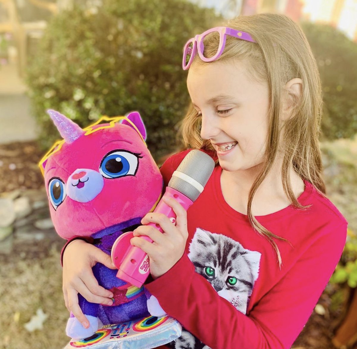 RBUKOfficial's tweet photo. Singing with #DJ Felicity is always a great time! What #song are you #singing today? #RBUK Photo credit | Mom The Magnificent https://t.co/vaXGP7qfDV