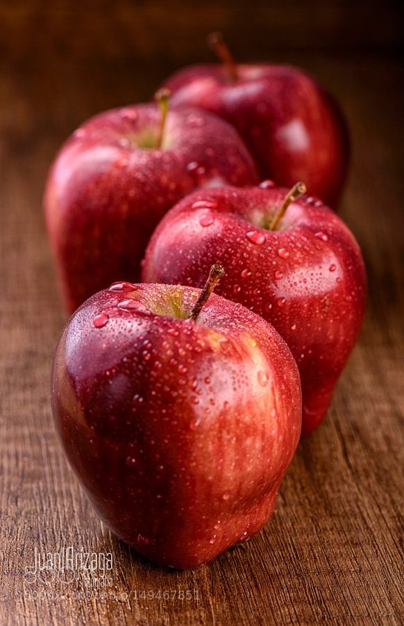 mallek_sofhia's tweet photo. ها حبايبي الي أطيب أكثر؟؟؟
وتحبونه ♥️🍏🍎♥️
التفاح الاحمر او التفاح الأخضر 🍏🍎 https://t.co/BwKbX457oH