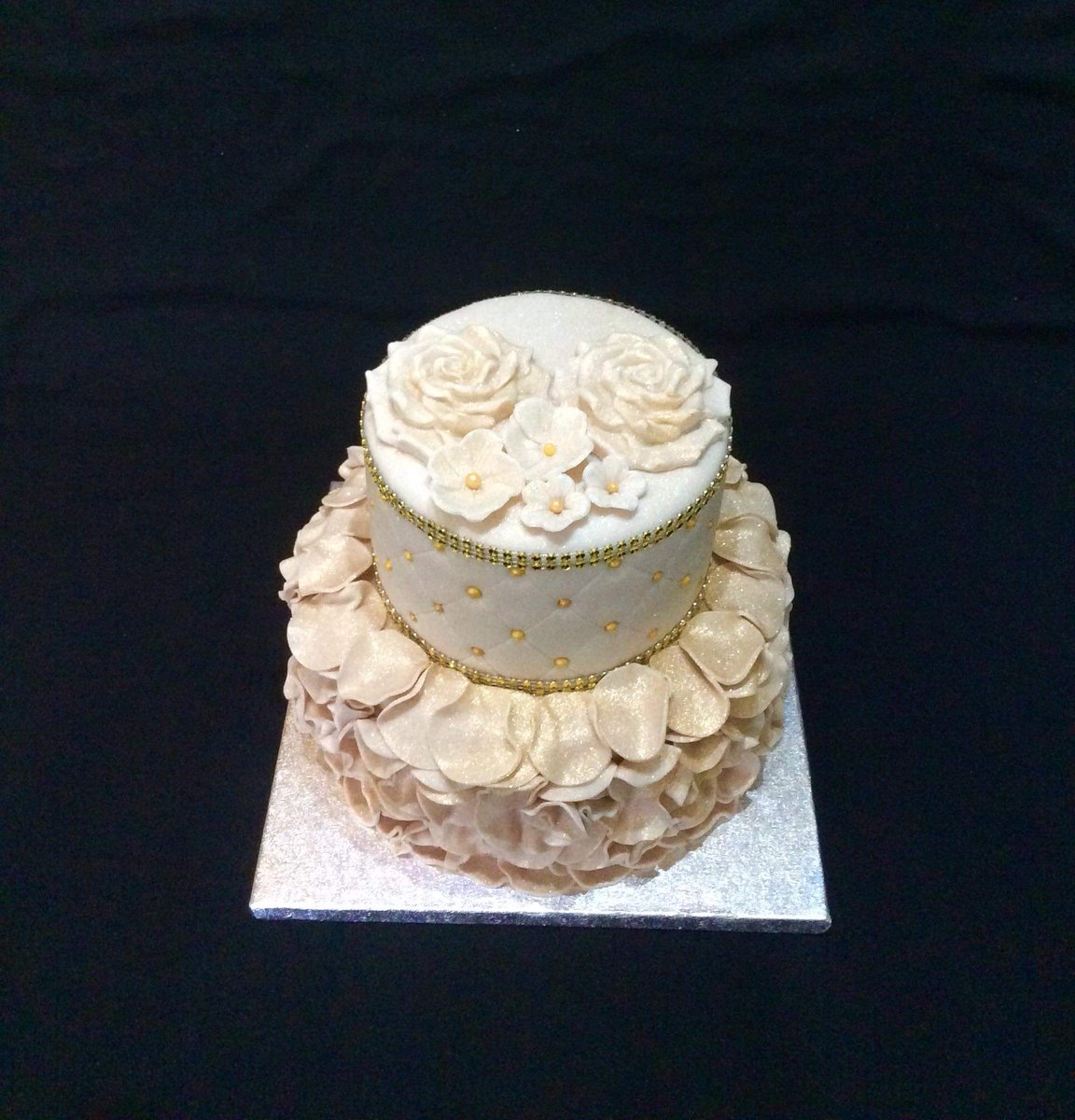 Update 66+ 2 tier elegant birthday cake super hot - in.daotaonec