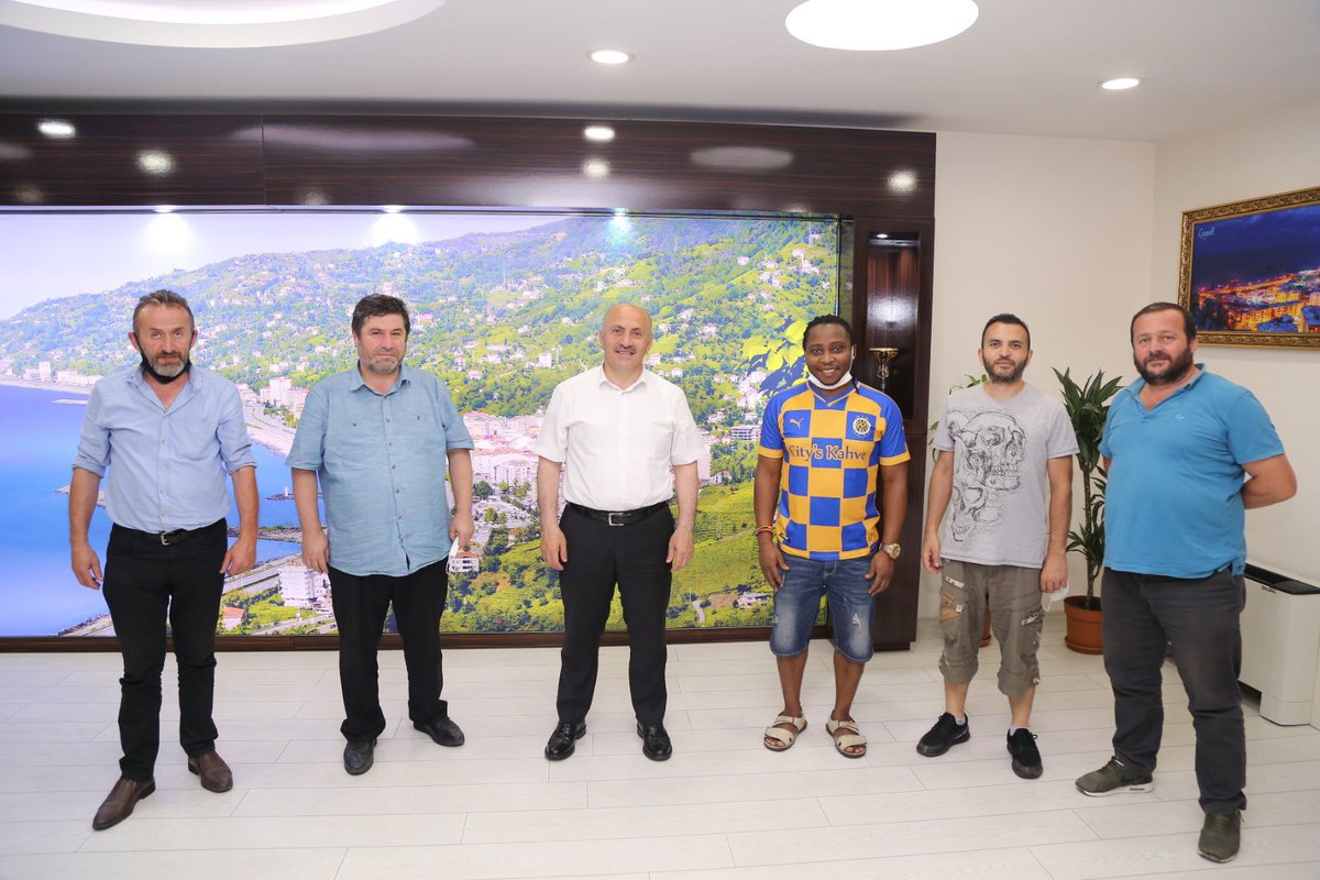 Bir dönem ekranlarda yer alan Akasya Durağı adlı sevilen dizinin Obayana adlı karakteri canlandıran Max BENDO, İlçemize gerçekleştirmiş olduğu ziyarette Başkanımız Sayın İsmail Hakkı ÇİFTÇİ ile bir araya geldi. <a href="/ihcbaskan/">İsmail Hakkı ÇİFTÇİ</a>