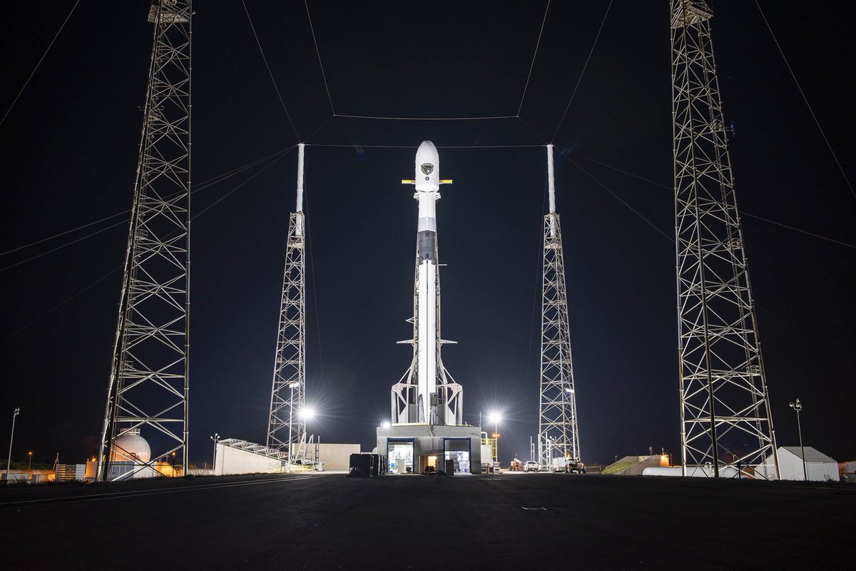 OldCity's tweet photo. 🚀LOOK SOUTH!🛰 SpaceX will attempt to launch the Falcon 9 rocket from Cape Canaveral today, with the 15-minute launch window starting at 3:55 PM! Should be a great view from the beach!
 📷: SpaceX/Twitter https://t.co/6ZHxEB911L