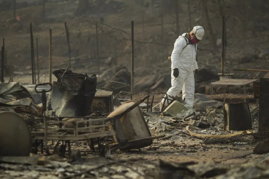 10/ The *same day* the appeal was denied, the Camp Fire broke out near Paradise. It would burn for weeks, killing 85 people and burning nearly 19,000 structures.