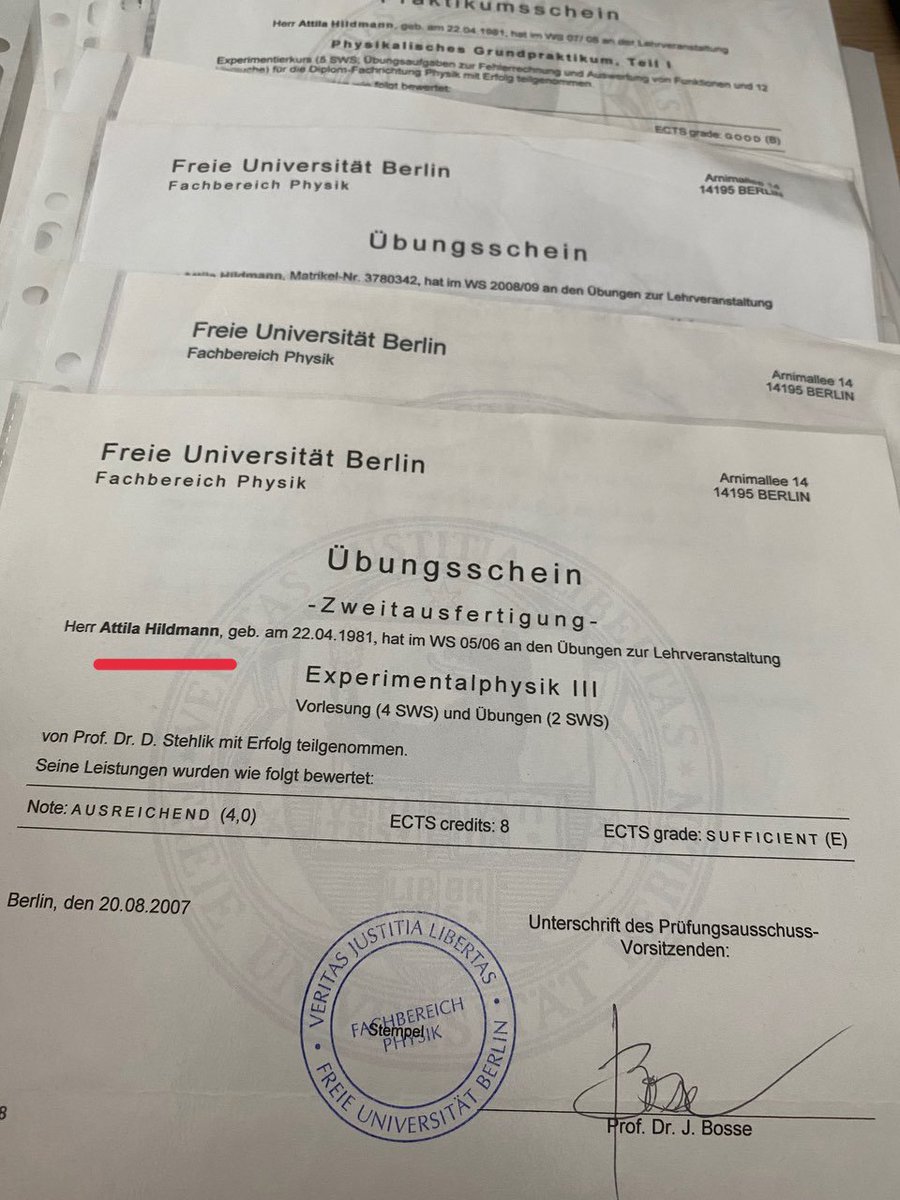 gtorges's tweet photo. Sagt mal, liebe @FU_Berlin, wie schafft es eigentlich jemand zu euch in die #Experimentalphysik, der schon vor einem simplen Text mit sieben(!) Absätzen intellektuell kapituliert? 🙈
Brauchtet Ihr einen #Quotenveganer? 🤔 https://t.co/c0xr2F5i6H