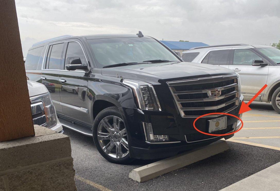 tomangell's tweet photo. OMG — Did a Tennessee senator take a road trip in a state vehicle to buy marijuana at an Illinois dispensary?

Internet sleuths are on the cannabis case!

https://t.co/TT3blhiOmB https://t.co/xtuR7FaTBZ