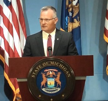 rochcommschools's tweet photo. "The current learning environment has turned a spotlight on our schools and shown the greater population what we have always known: that teachers, counselors, administrators and support staff are our everyday heroes," said @RobertShaner2 at @GovWhitmer's press conference. https://t.co/yZPTs4HAvK