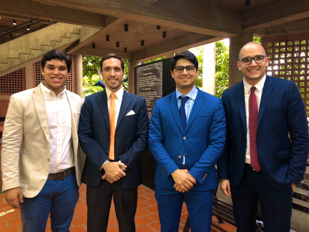 Jmfariasu's tweet photo. Tras casi 2 años hoy cierro una etapa muy bonita en @Rendivalores. En este tiempo destaco sobre todas las cosas el gran equipo de trabajo con el cual coincidí. Trabajar junto a ustedes me ha hecho crecer como persona y profesional. Un abrazo y a seguir trabajando por el Mercado💪🏻 https://t.co/N2btZ6iEzA
