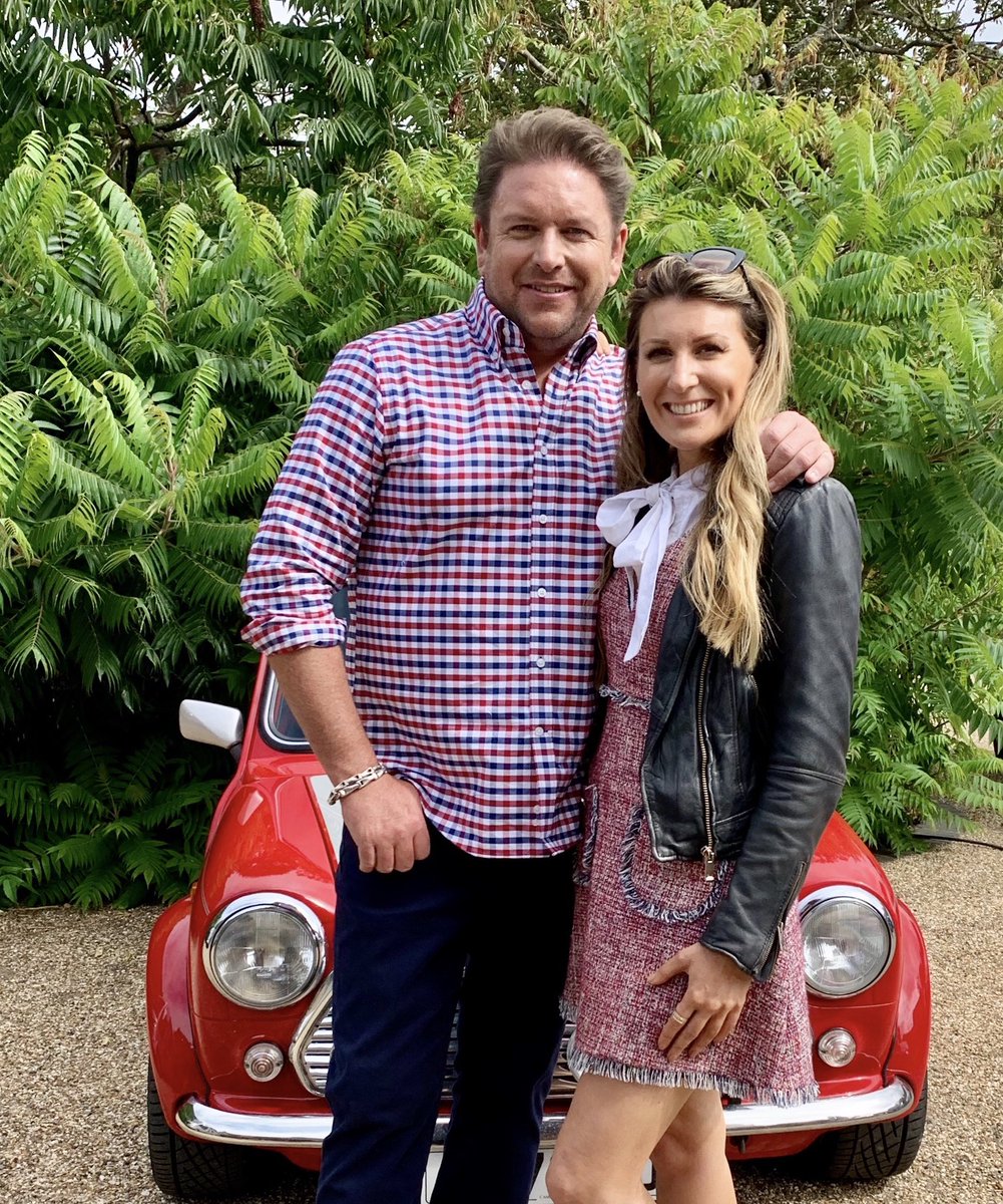 Alice_Theobald's tweet photo. Wishing this #amazingchef @jamesmartinchef a fabulous #birthday 🎂 🥳🎉 May all your #birthdaywishes come true! 🌈
#jamesmartin #minicooper #lifebeforelockdown #happydaze https://t.co/DTyT7icLwL