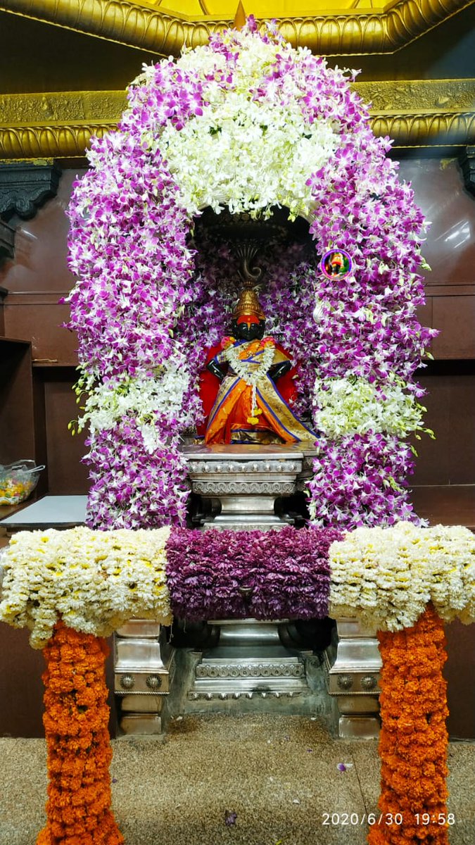 3/6This day is of great importance at  #Vitthal temple in  #Pandharpur, Maharashtra. Bhagwan Vitthal is believed to be an incarnation of Lord Vishnu and his followers are called as  #Warkari . The entire temple Sanctum is decorated & Vitthal and Rukmini are decked up . +