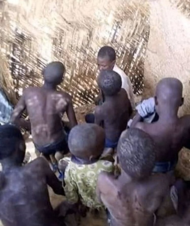 En gros depuis que le Soudan et le Soudan du Sud se sont séparés c’est la guerre
Et bref les femmes et les enfants sont les plus atteints et les enfants sont vrm maltraités 
Même moi je viens de l’apprendre jsuis littéralement choquée prsn en parle