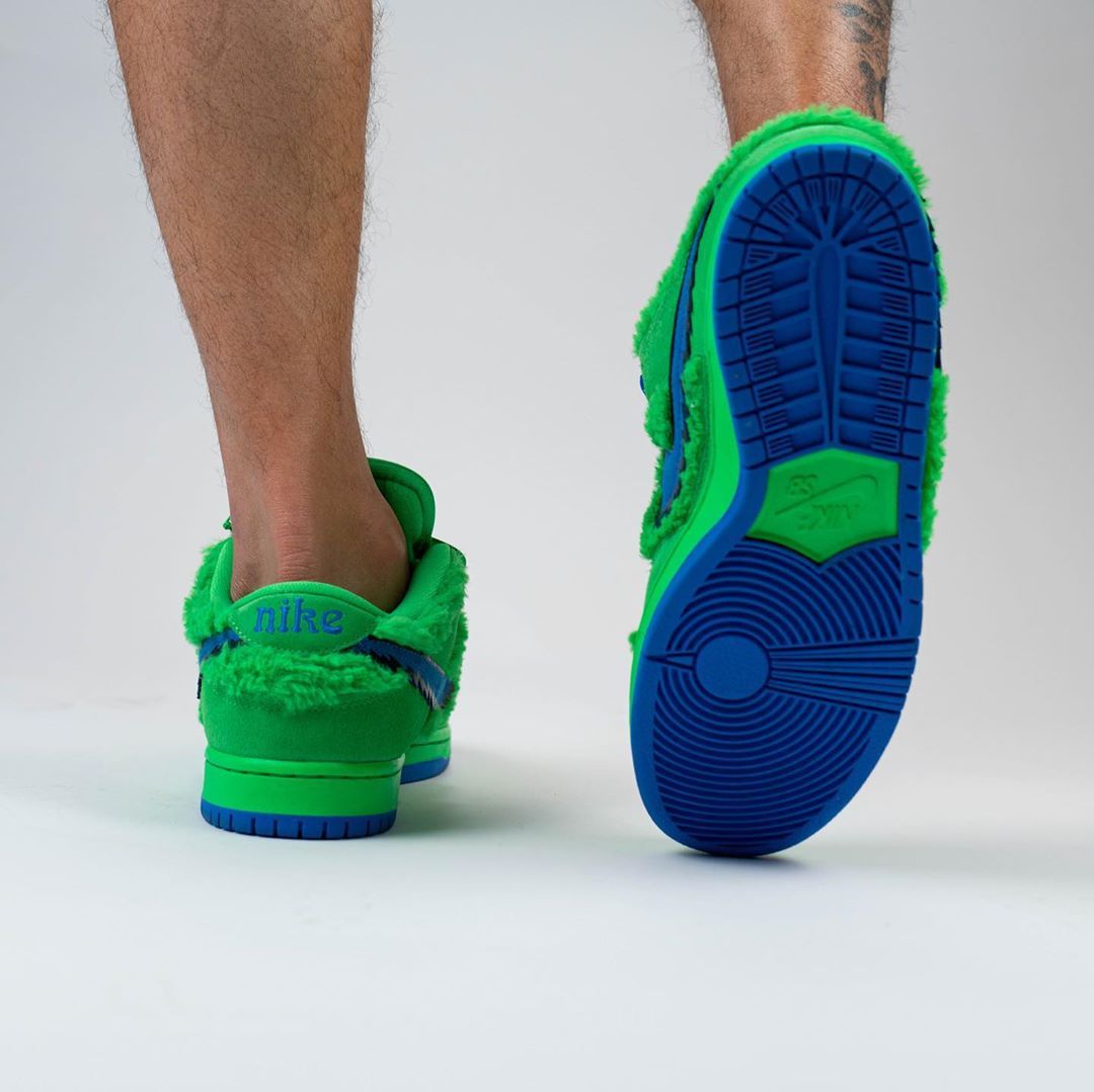 yellow grateful dead dunks on feet