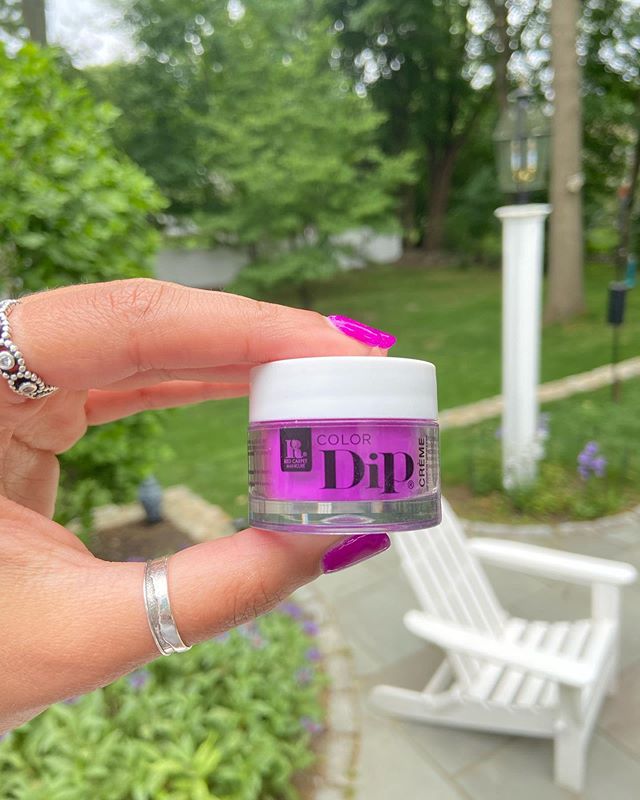 redcarpetmani's tweet image. We love a gorgeous matching mani shot! Shoutout to #RCMBabe @livluvnails for creating this stunning #DIPmani at home! Shade featured: Forever Fearless #RedCarpetManicure #rcmbabes #diymani #athomemani