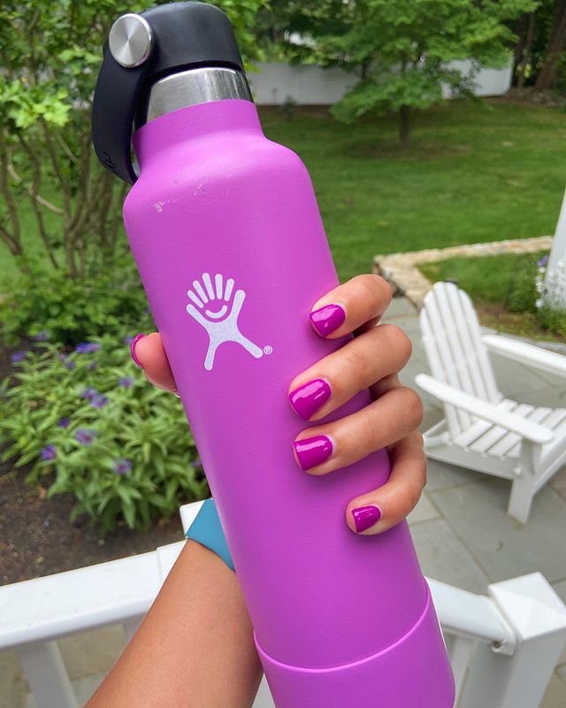 redcarpetmani's tweet image. We love a gorgeous matching mani shot! Shoutout to #RCMBabe @livluvnails for creating this stunning #DIPmani at home! Shade featured: Forever Fearless #RedCarpetManicure #rcmbabes #diymani #athomemani