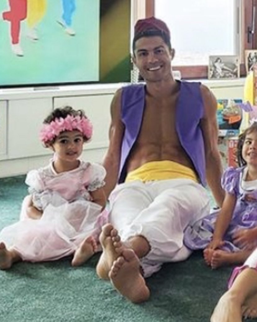 LEPETRASHION's tweet image. Cc @Robotania y @Cuacarraquear2 me preguntaron cuál principe de Disney y por qué? Y les dije; sin duda Aladdin! Reitero... @Cristiano