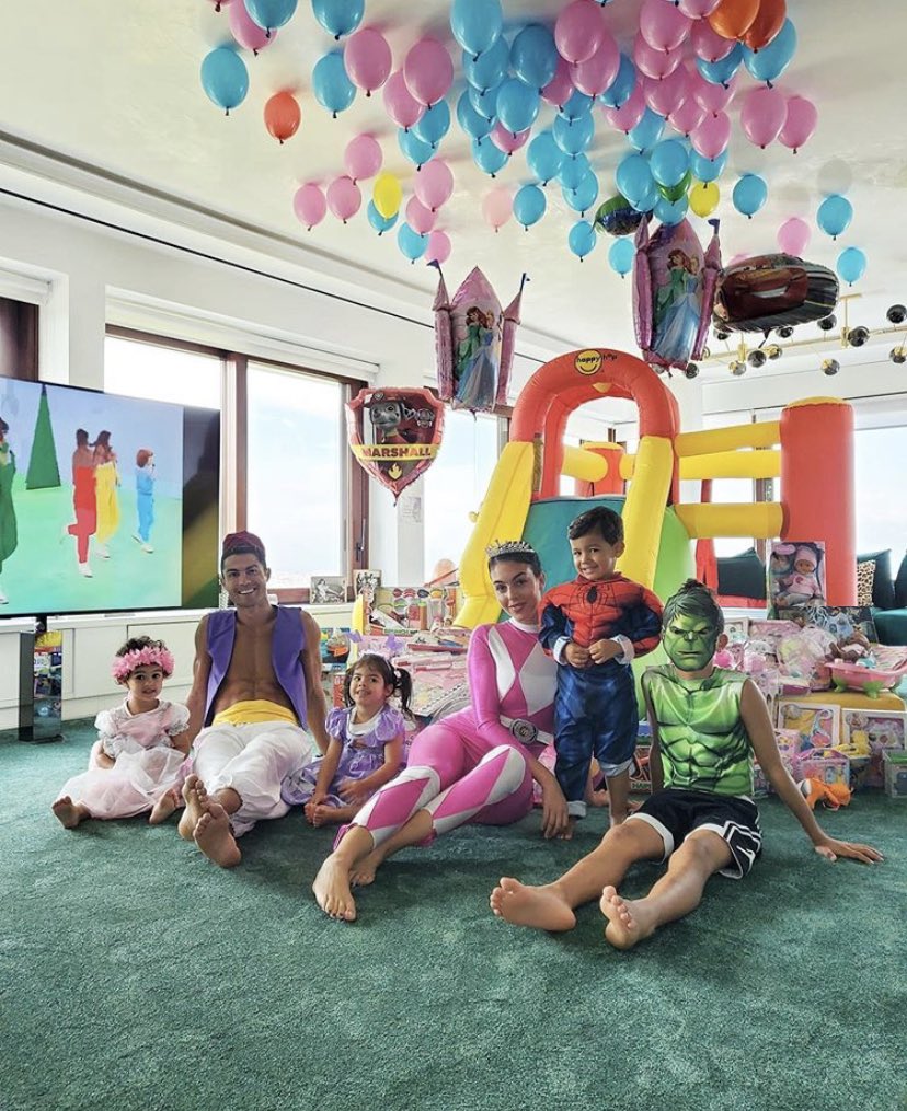 LEPETRASHION's tweet image. Cc @Robotania y @Cuacarraquear2 me preguntaron cuál principe de Disney y por qué? Y les dije; sin duda Aladdin! Reitero... @Cristiano