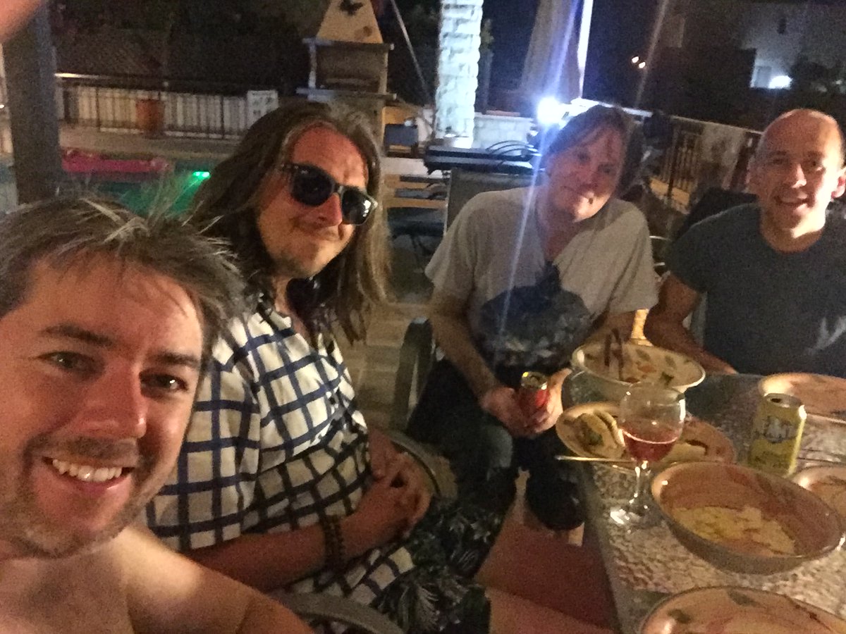 RealRobLea's tweet image. So wanted to give a little shout out as we get closer to the release date to 3 guys.  

Thanks for being with me all these years and here's to the future my friends.

@UKQueenTribute @OIQFC @BrianMayGuitars

#NewMusic #QueenTribute