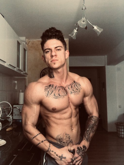 Gotta love the #badboys ? #tuesdayvibes #Tuesday #TuesdayTreat #camguy https://t.co/mwXtv6SnH4