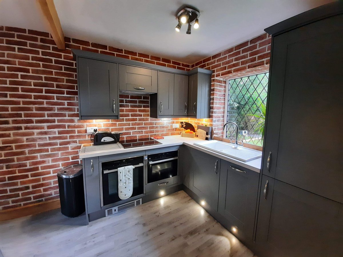 FabSlip's tweet photo. Another fantastic project done using our brick slips. Who’d want this kitchen 🙋🏼‍♀️🙋🏾‍♂️ https://t.co/0RCdwf7JEC