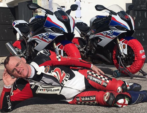 no1bloke's tweet photo. @BMWMotorrad Or perhaps you'd prefer this one #selfie #worldsocialmediaday #BMWS1000RR @BMWMotorradUK #paintmelikeoneofthosefrenchgirls #EYBIS #Mseries #motorsport #tracklife #trackdays @HeldBikeGear #FreyDaytona @WIZRACING #makelifearide #superbike #performance #coaching #V121PRO https://t.co/43RrwozaMd