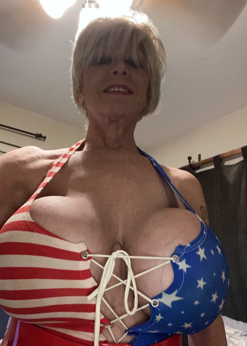 Happy 4th ! 🎉🇱🇷 https://t.co/gjBfmQFEJo<a href="/tag/newyear2023"class="tags"><span>#newyear2023</span></a>